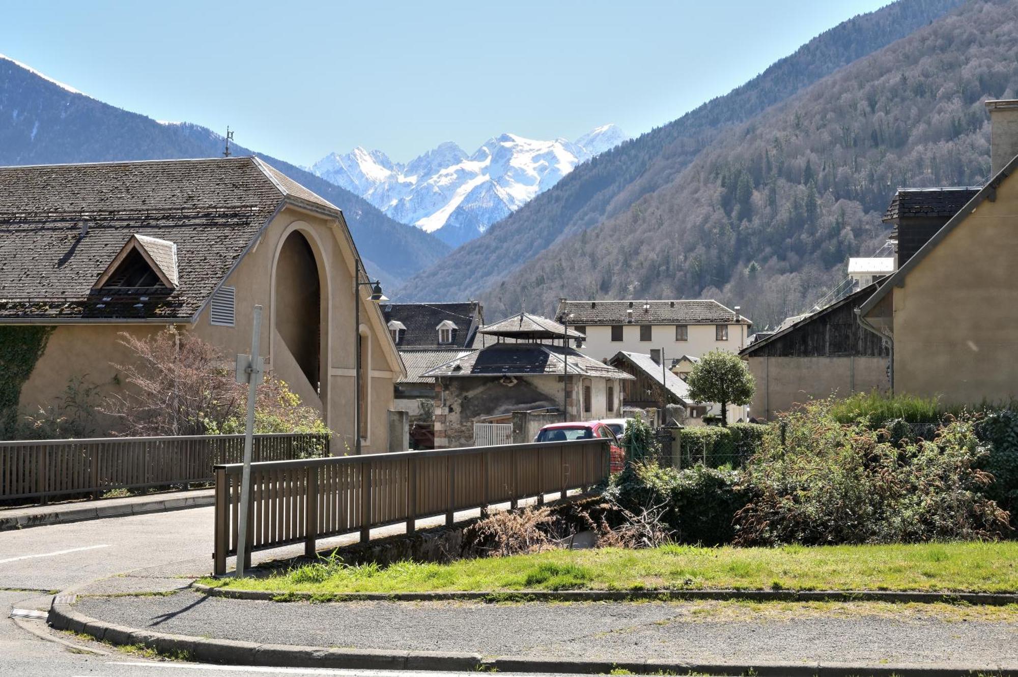 Les Rosiers Villa Bagneres-de-Luchon Exterior photo